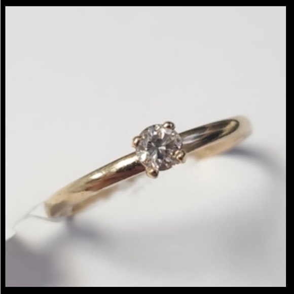 .06 Carat Diamond Ring (10K) - Picture 1 of 2